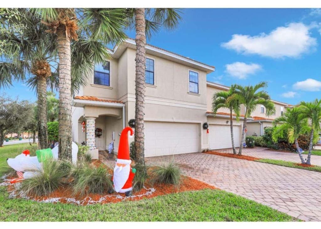 15571 Summit Place Cir, Naples