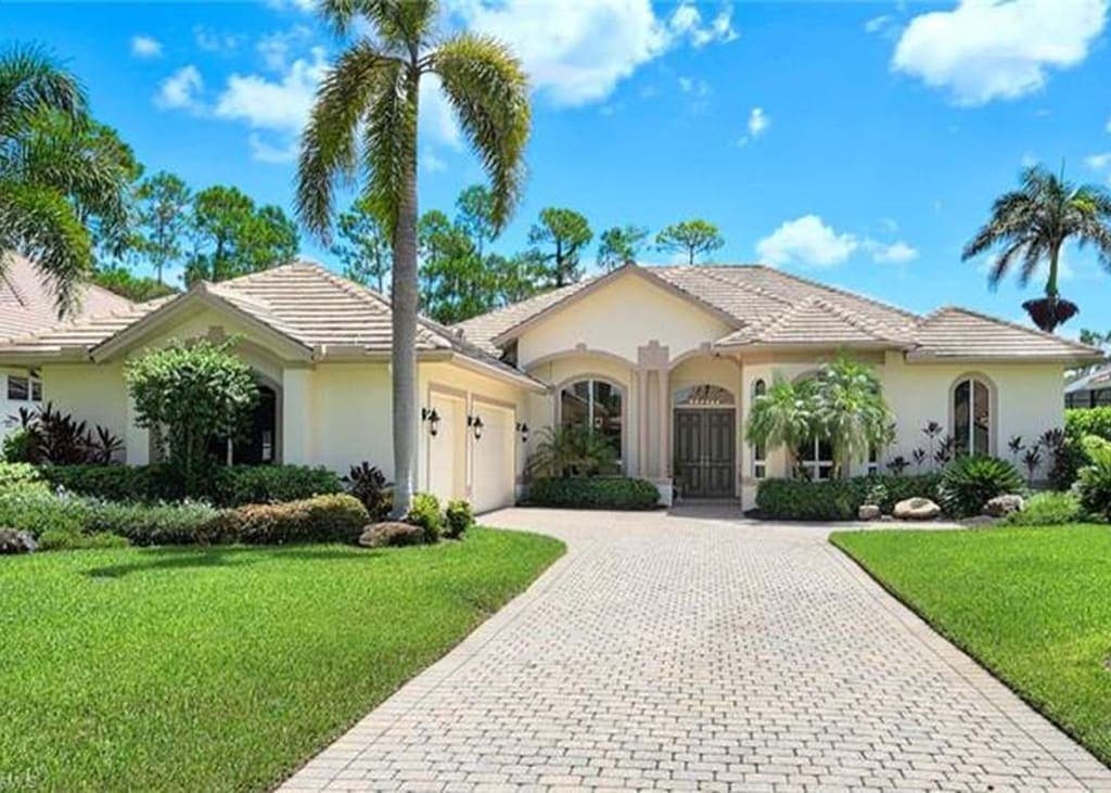 2782 Olde Cypress Dr, Naples