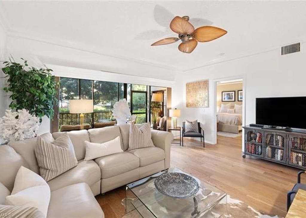 571 Serendipity Dr, Naples