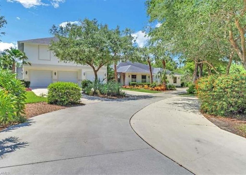 5720 Autumn Oaks Ln, Naples