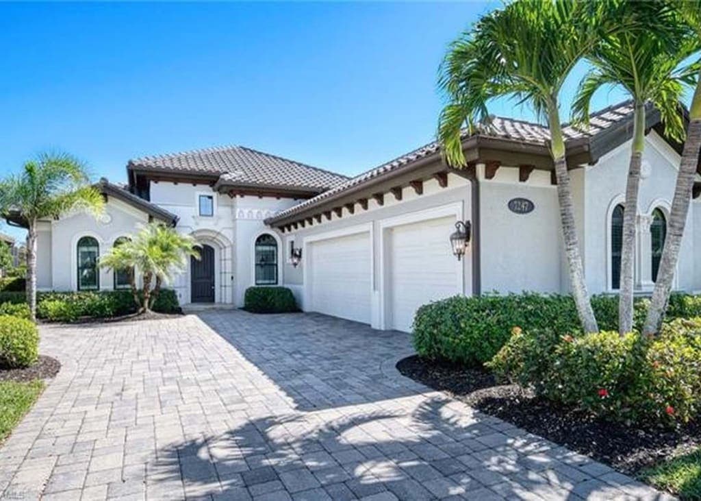 7247 Lantana Cir, Naples