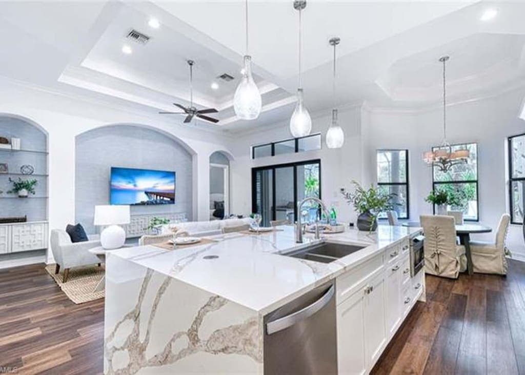 7307 Lantana Cir, Naples