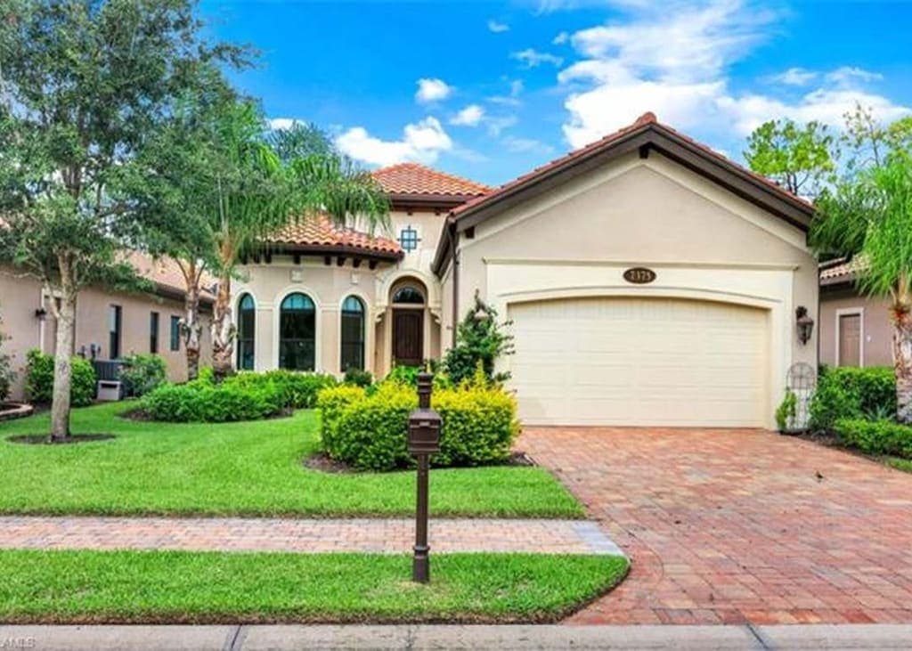 7375 Lantana Cir, Naples
