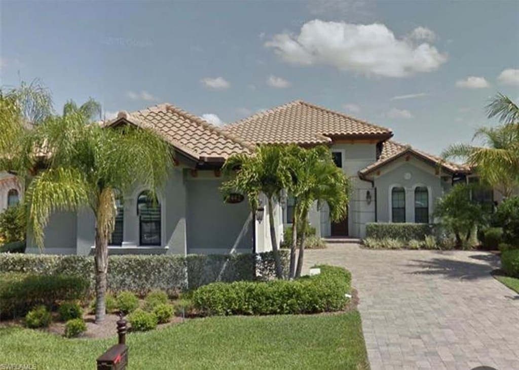 7442 Lantana Cir, Naples