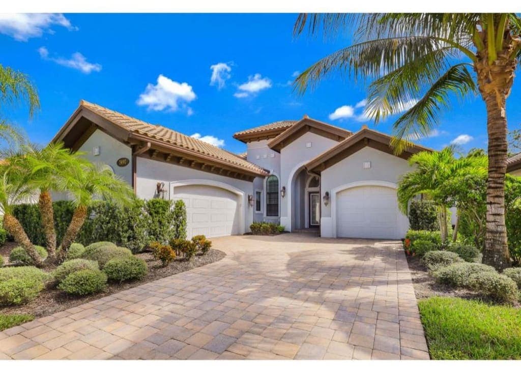 7497 Lantana Cir, Naples