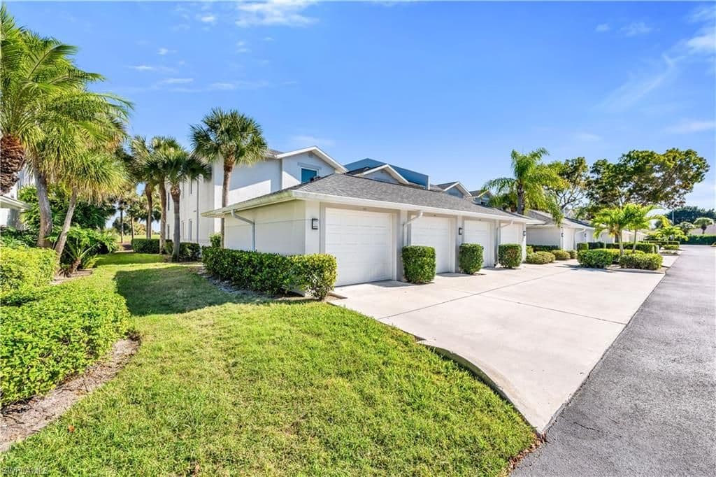 1320 Charleston Square Dr #201, Naples