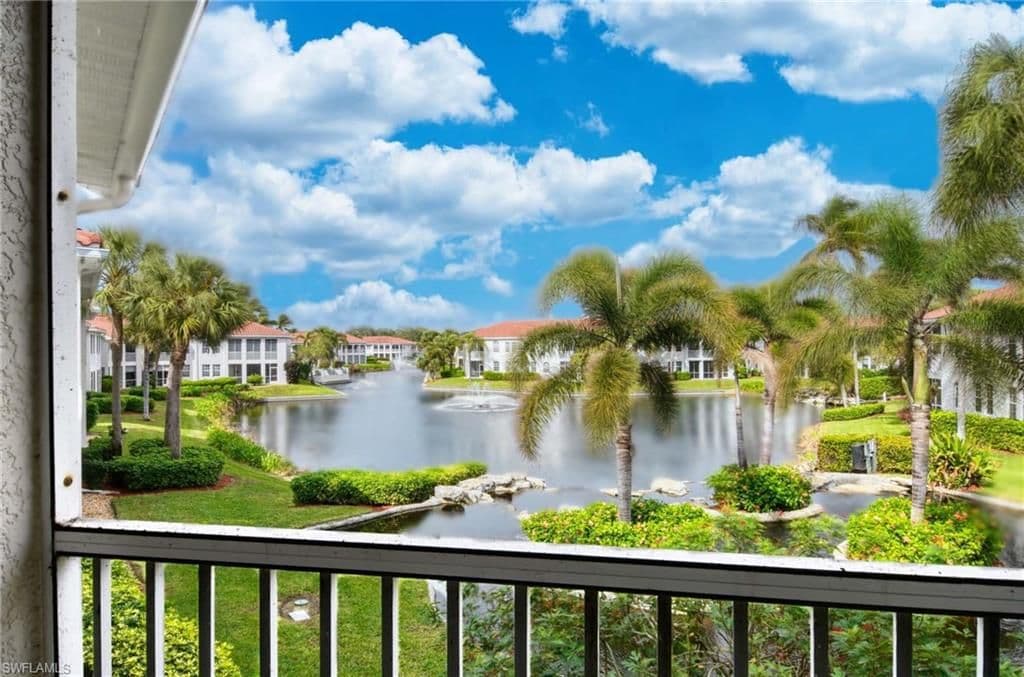200 L’Ambiance Cir #2-204, Naples