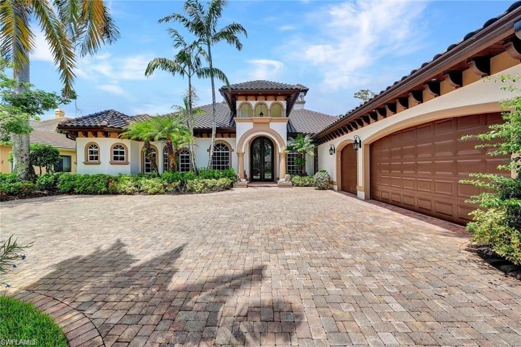 2743 Olde Cypress Dr, Naples