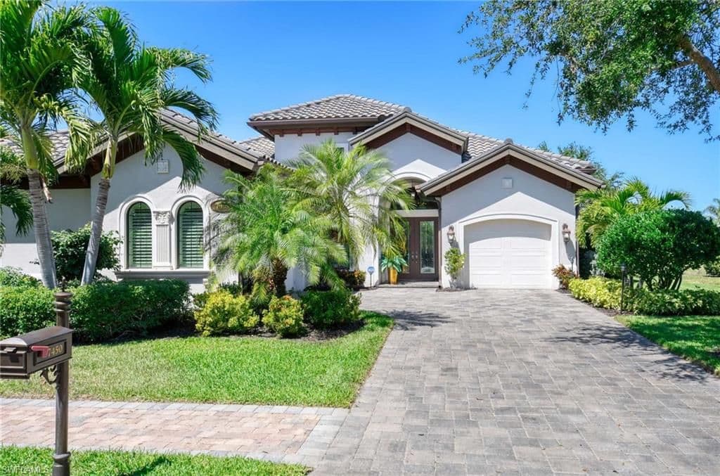 7450 Lantana Cir, Naples