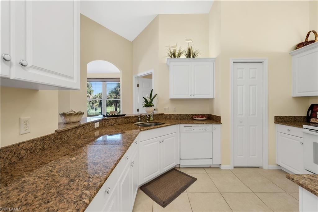 1320 Charleston Square Dr #201 - Photo 3
